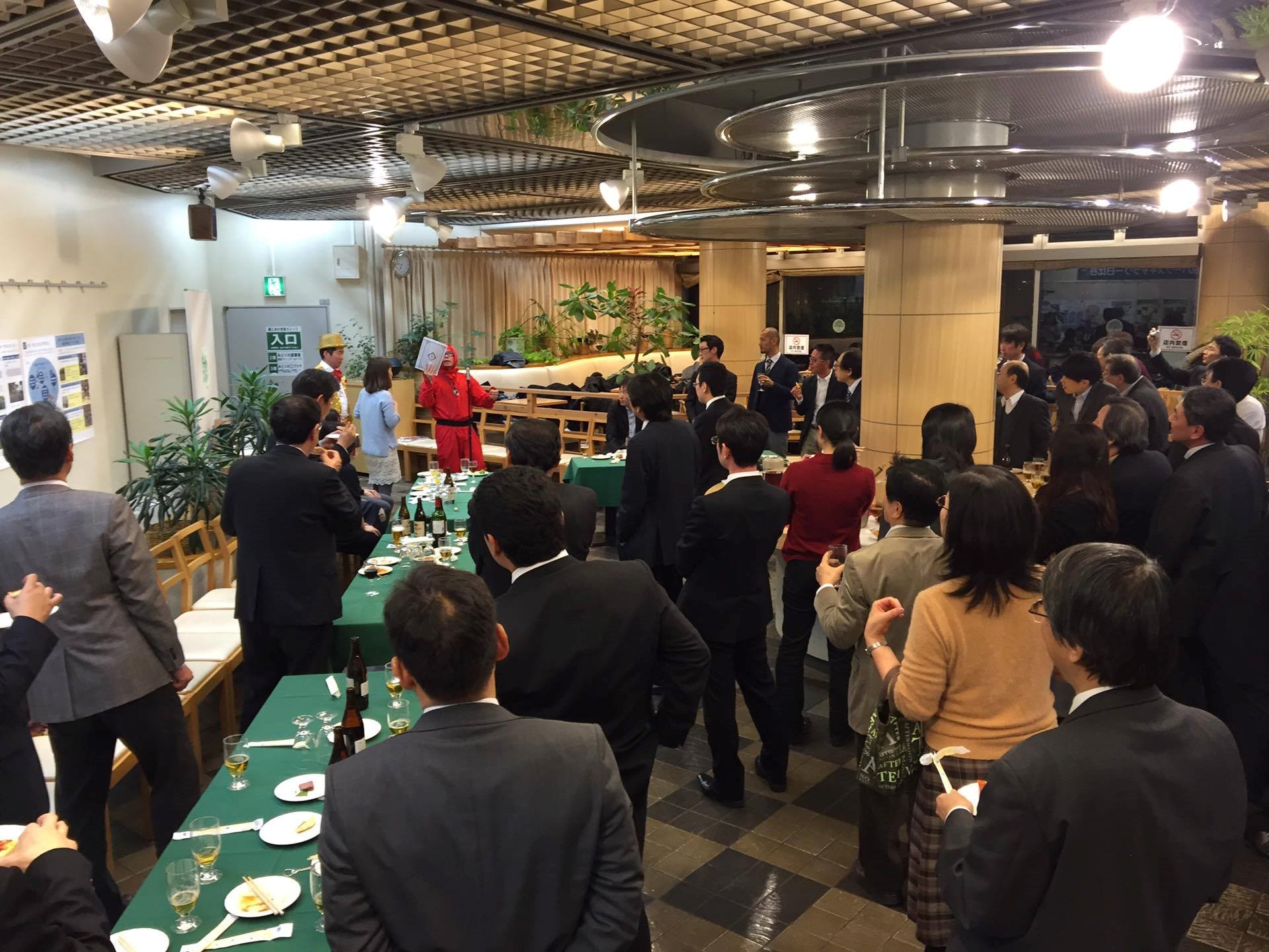 プロが教える！社内懇親会に〇〇や〇〇な機会を盛り込むと交流機会に！ 懇親会を交流機会に変えた社内イベント事例 | 出張マジックショーや社内や ...