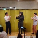 ファミリー参加の企業懇親パーティーで体験型マジック!